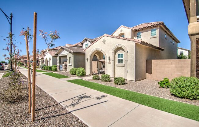 Cooley Station Stunning 3 bedroom!