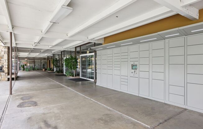 2 beds, 1 bath, 806 sqft, $2,495, Unit D11