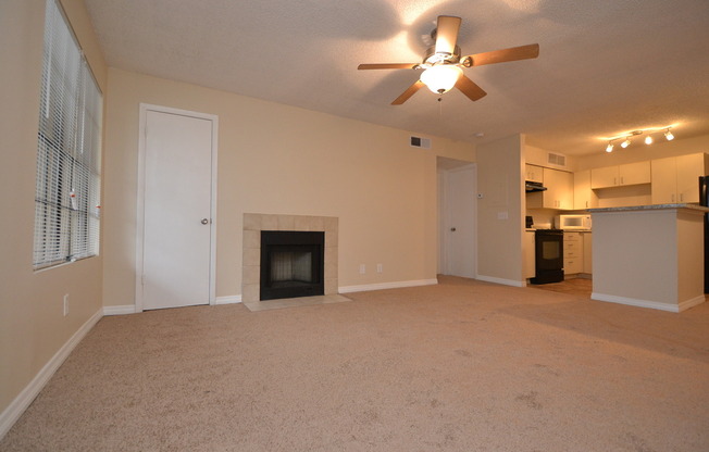 1/1 Condo in GATED ~ LAKEFRONT community in Altamonte Springs ~ Beautiful Amenities!!