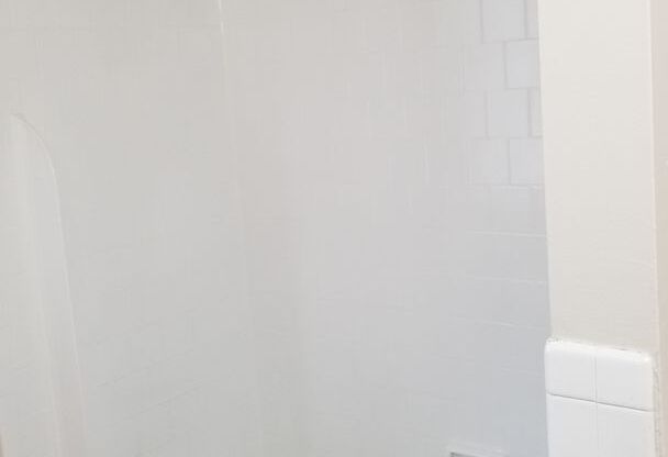 Studio, 1 bath, 380 sqft, $925, Unit 211-H