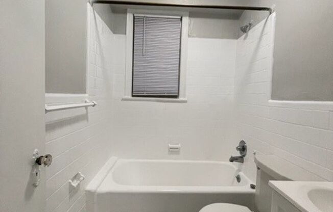 Studio, 1 bath, 300 sqft, $1,700, Unit 602