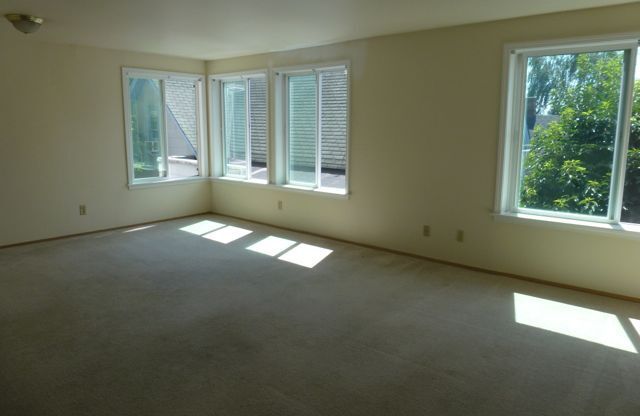 02) 4459 Fremont