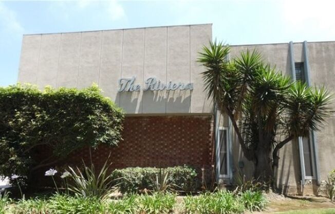 Second-floor 1-bedroom apartment in Whittier.
