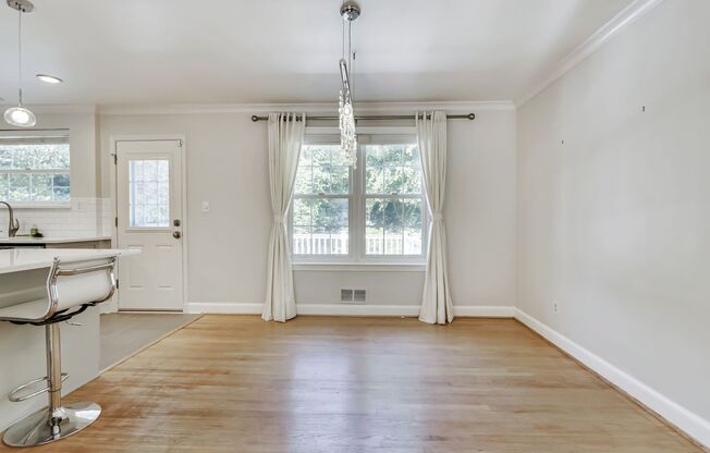 Great Rambler in Bethesda! Unbeatable Location! Partially Furnished Optional