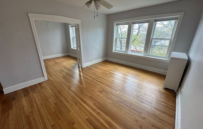 2 beds, 1 bath, 950 sqft, $1,700, Unit 3902-3A