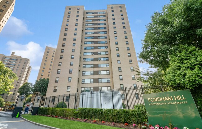 2 beds, 1 bath, $3,000, Unit 1E