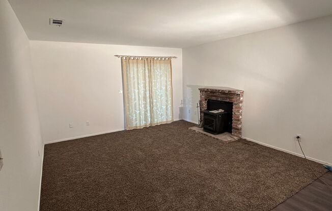 1282 TEMPE DR. - 4 BEDROOM 2 BATH - HANFORD