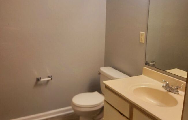 1 bed, 1 bath, 700 sqft, $875, Unit 1021 E Barton St Apt 1021-A