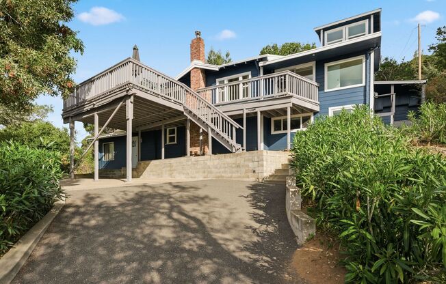 3 Beds/2.5 Baths Multilevel Home with Amazing Views!