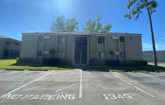 Affordable ground floor 1B/1B condo in desirable Longwood location with community amenities!