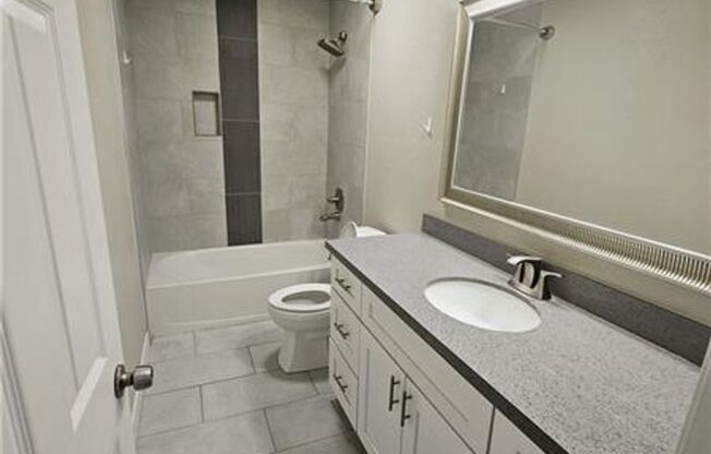 1 bed, 1 bath, $1,000, Unit # 380