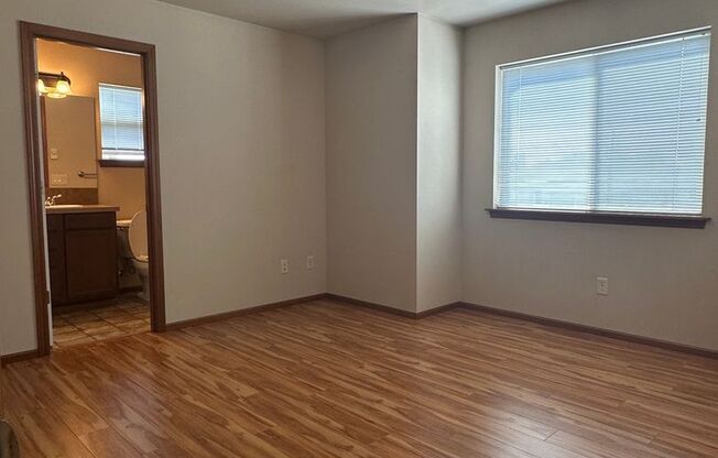 2 beds, 2.5 baths, 1,084 sqft, $1,850