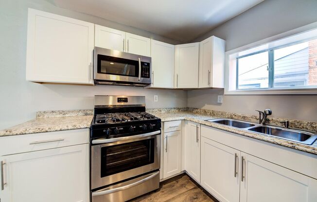 Stunning 3 bedroom home in Brookline available July 1!