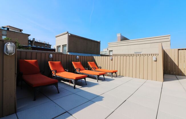 2 beds, 2 baths, 905 sqft, $4,095, Unit 105
