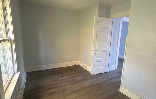 2 beds, 1 bath, $950, Unit Up