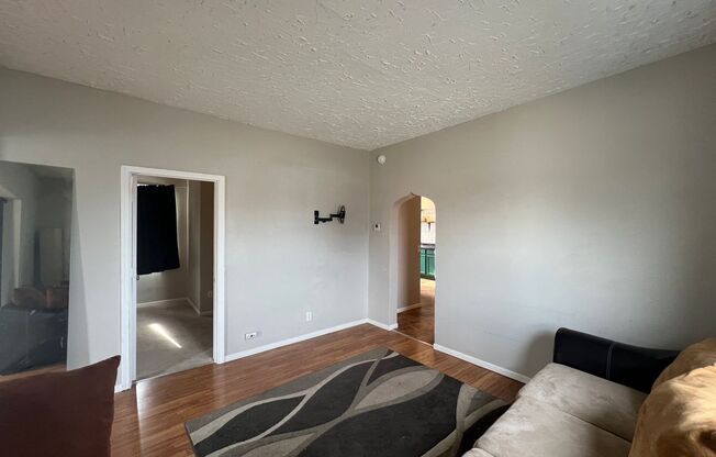 2 beds, 1 bath, $1,000, Unit A423-1