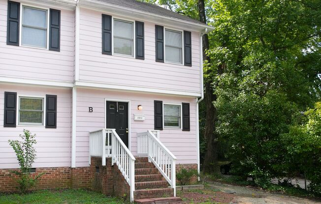 Charming 2 bedroom, 1.5 bathroom Durham duplex