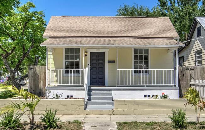 1002 E 15 AVE