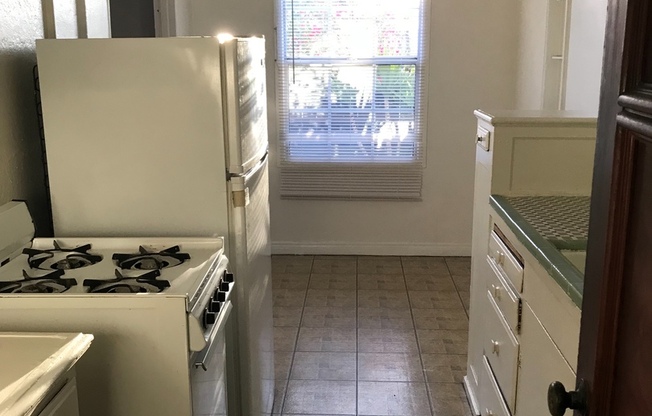 Studio, 1 bath, 550 sqft, $1,495, Unit 08