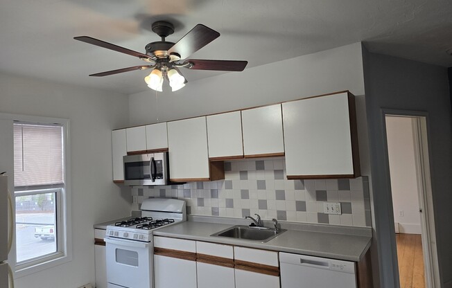 3 beds, 1 bath, 1,400 sqft, $2,900, Unit 3