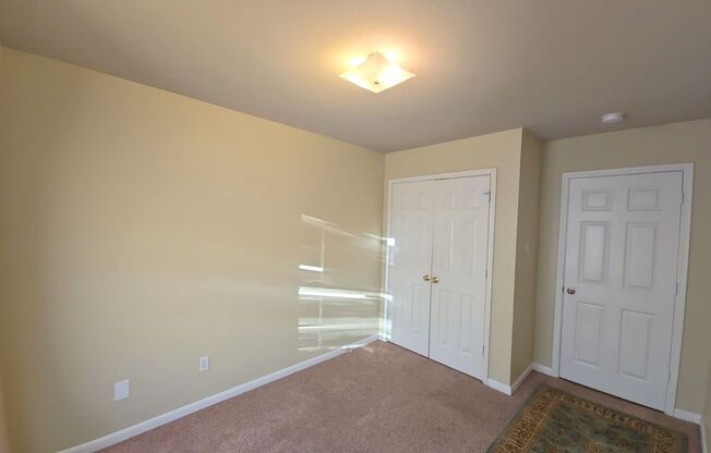 3 beds, 2.5 baths, $1,495, Unit UNIT B