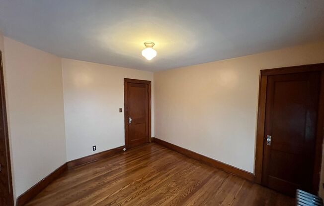 2 beds, 1 bath, $1,400, Unit Floor 1