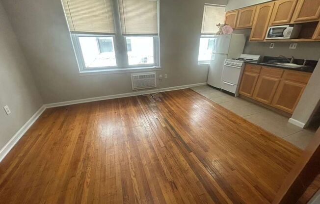 Studio, 1 bath, 280 sqft, $990, Unit B15