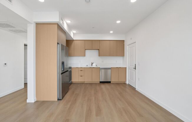 2 beds, 1 bath, $2,700, Unit 301