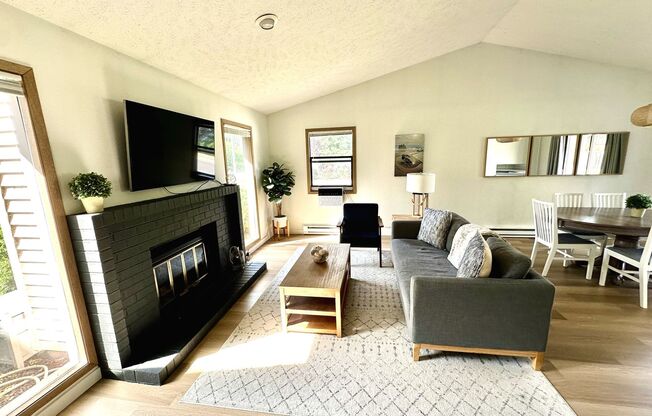 189 Crestline Duplex