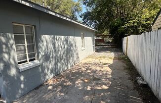 $975 - 3 bedroom/ 1.5 bathroom - Single Family Home