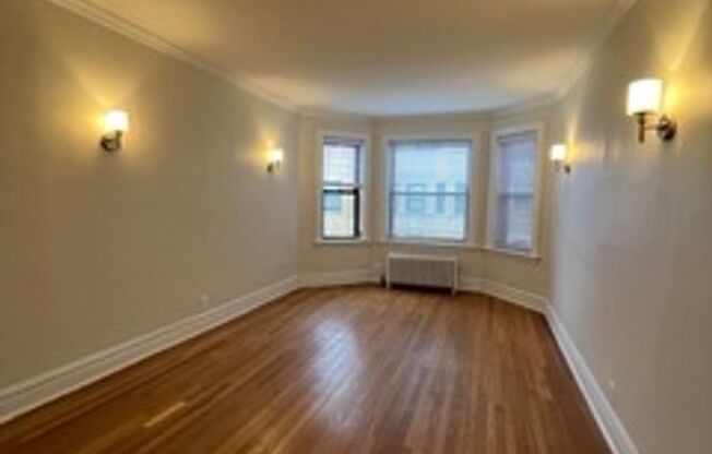 1 bed, 1 bath, 590 sqft, $1,745, Unit 607-3K
