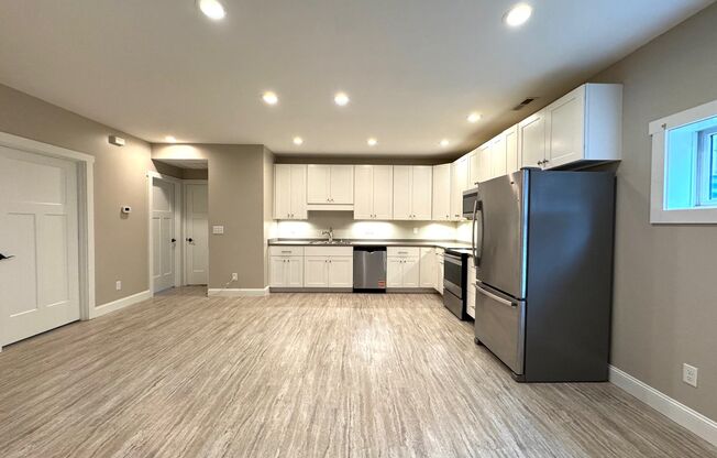 Downtown - Contemporary Apartment minutes from Everything!