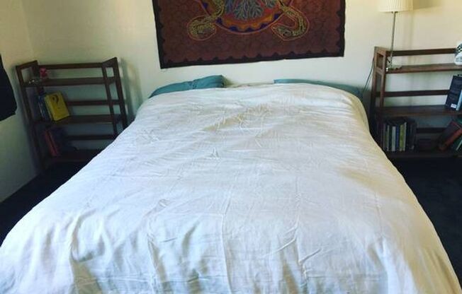 1 bed, 1 bath, $2,300, Unit 105