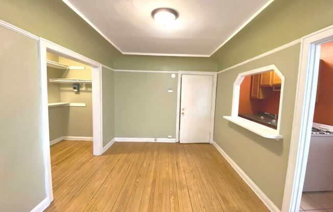 Studio, 1 bath, $825, Unit 05