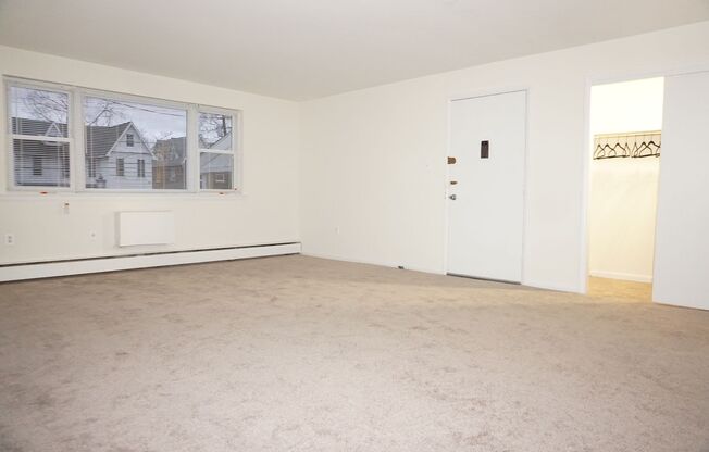 2 beds, 1 bath, 925 sqft, $1,389, Unit 1B