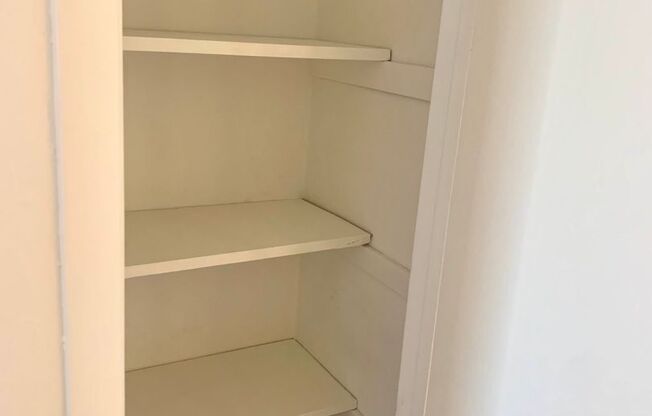 1 bed, 1 bath, $895, Unit 204