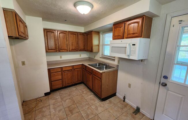 3 beds, 1 bath, $1,295