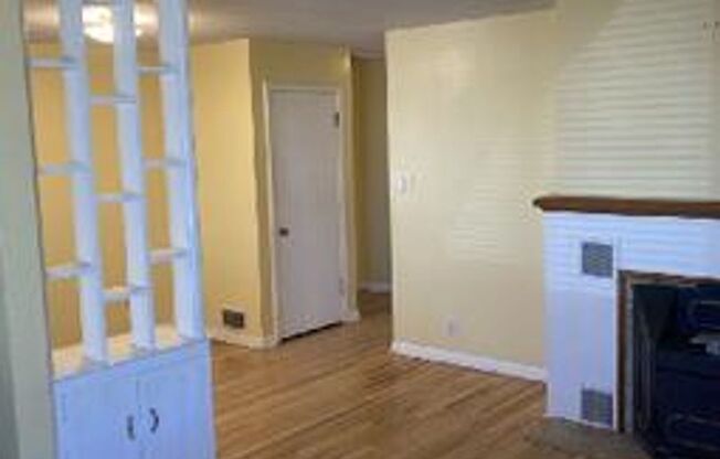 2 beds, 1 bath, $1,195