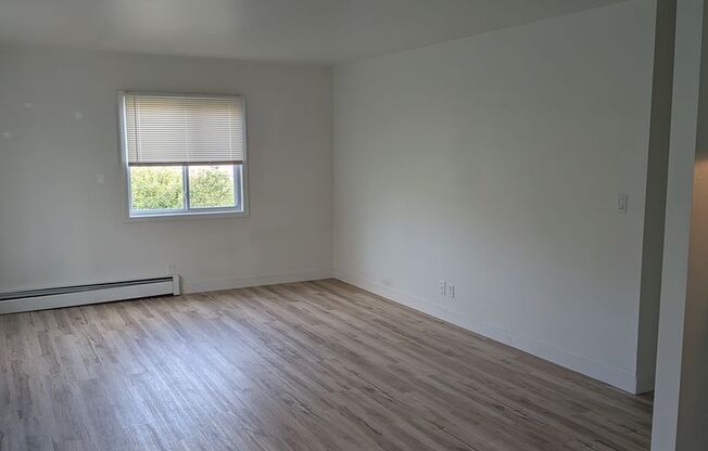 2 beds, 1 bath, 900 sqft, $1,350, Unit Unit 207