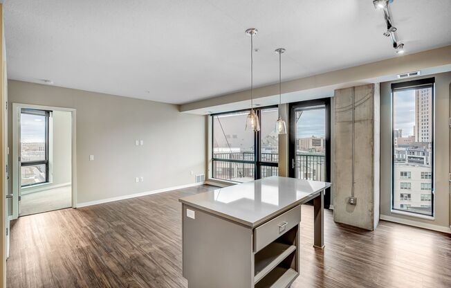 2 beds, 2 baths, 957 sqft, $2,999, Unit 915