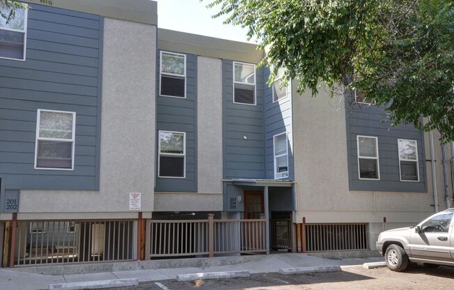 4 beds, 2 baths, 1,300 sqft, $5,200, Unit 203