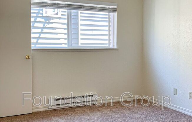 916 N 104 ST