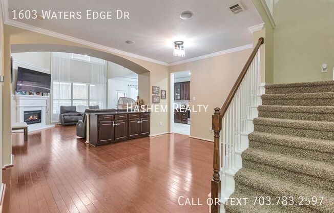 1603 WATERS EDGE DR
