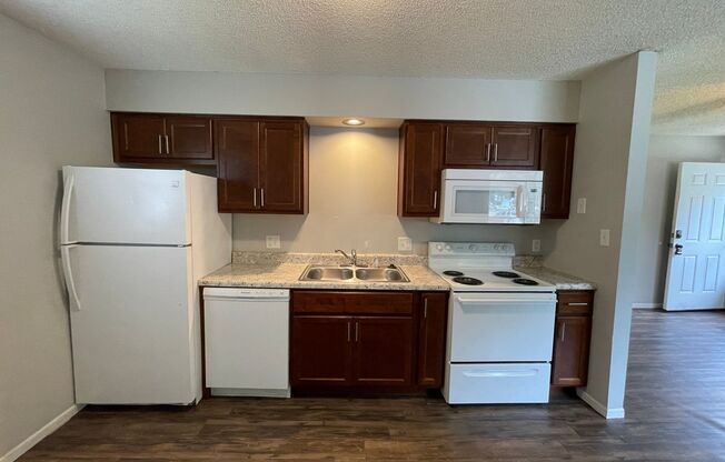 2 beds, 1 bath, 720 sqft, $695, Unit A