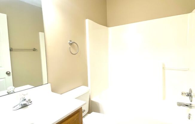 3 beds, 2 baths, $1,895, Unit # JO CT