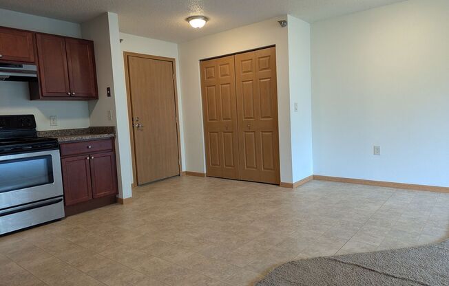 2 beds, 1 bath, 986 sqft, $975, Unit 204