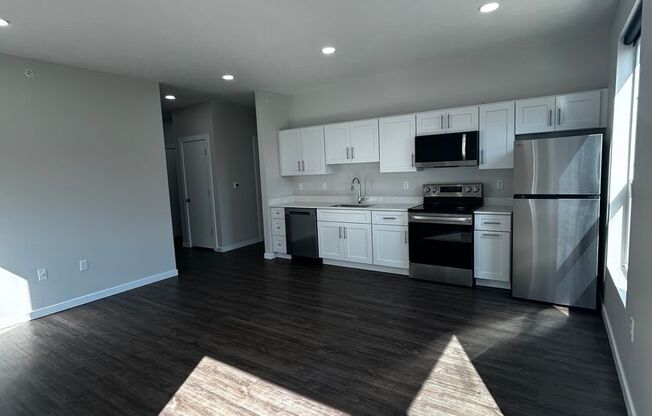 2 beds, 2 baths, 915 sqft, $1,595, Unit 226 - B915 Corner Unit