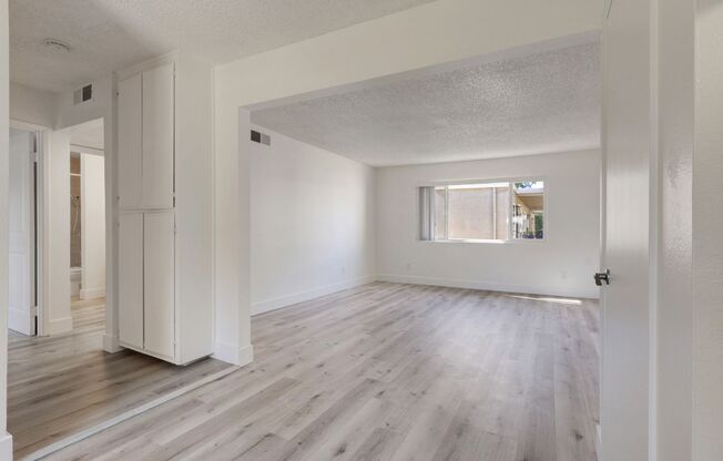 2 beds, 1 bath, 900 sqft, $1,625, Unit 12