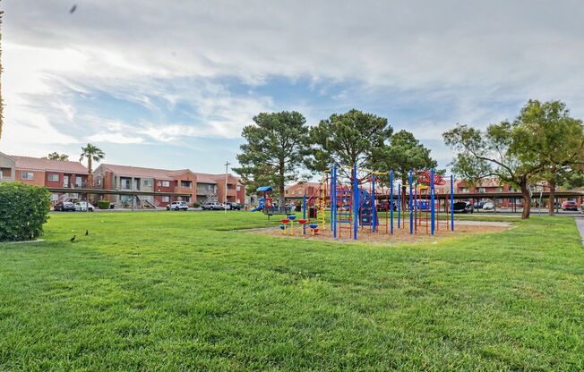 SPACIOUS 2BED/2BATH CONDO * SECOND FLOOR UNIT*