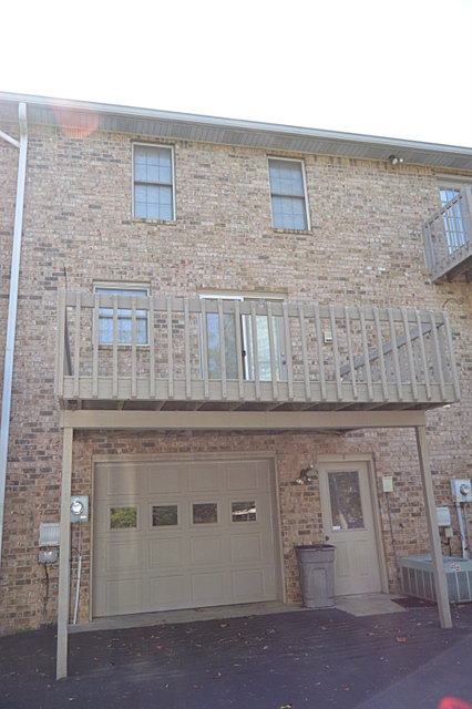 2 beds, 1.5 baths, $1,200